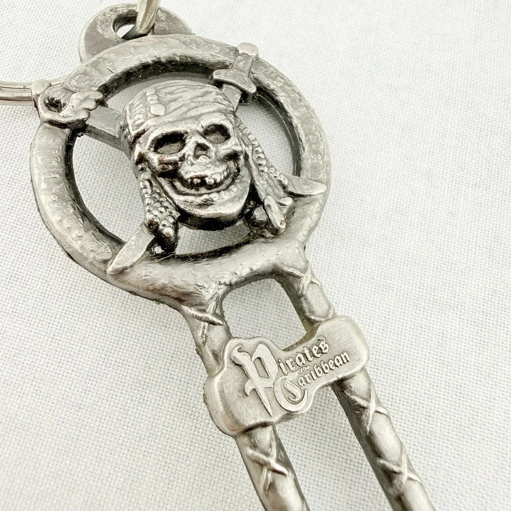 Disney Parks Exclusive Pirates of Caribbean Skeleton Key Chain Ring Bag Charm